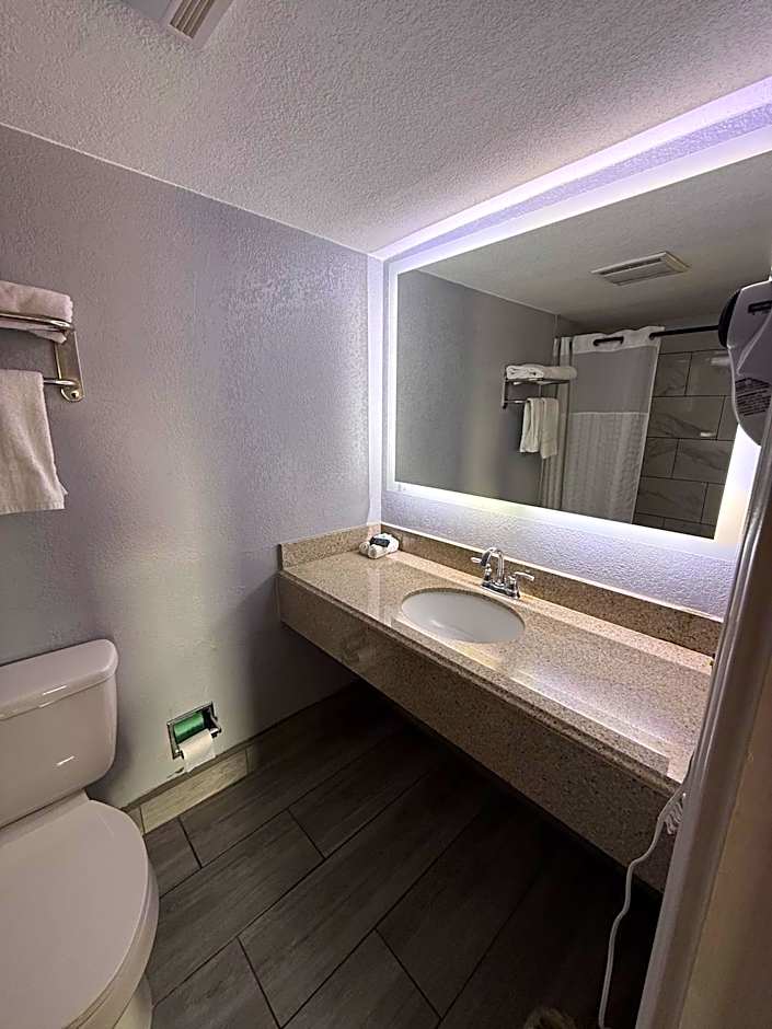 Executive Inn and Kitchenette Suites