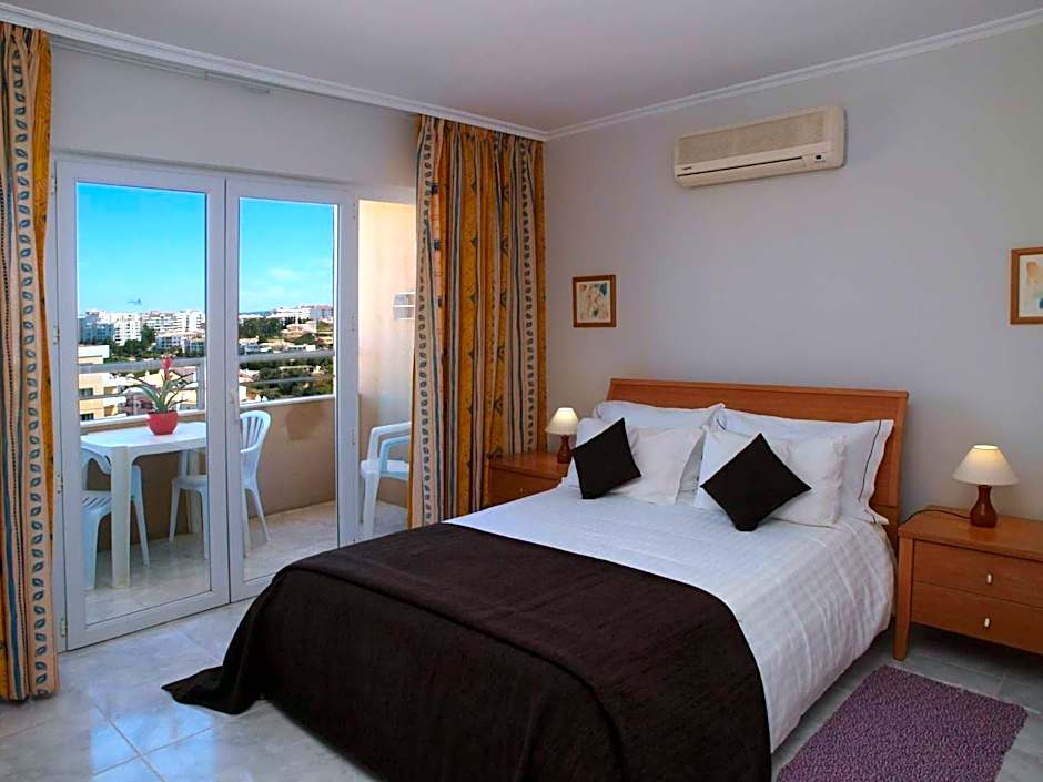 Apartamentos Jardins da Rocha