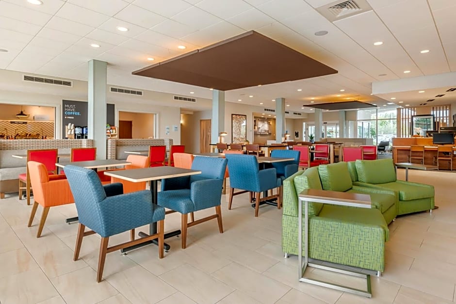 Holiday Inn Express & Suites St. Petersburg - Seminole Area By IHG