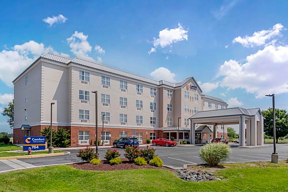 Photo 1 of 39 of Comfort Inn & Suites Dover near Speedway