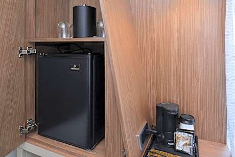 Studio, Multiple Beds (2 Queen Beds and 1 Double Sofa Bed)