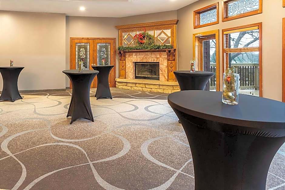 Riverview Inn & Suites, an Ascend Collection Hotel