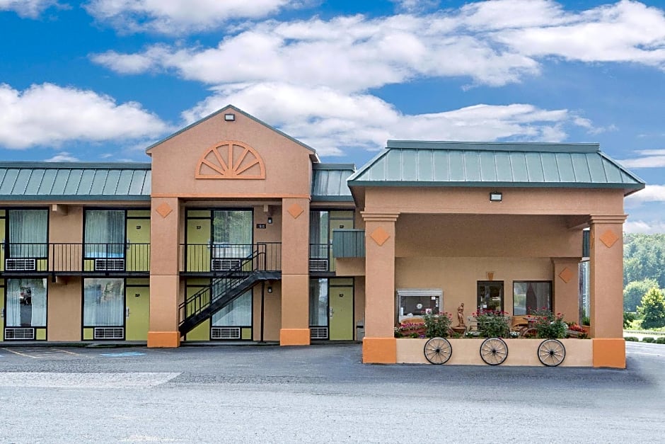 Super 8 by Wyndham Marion NC