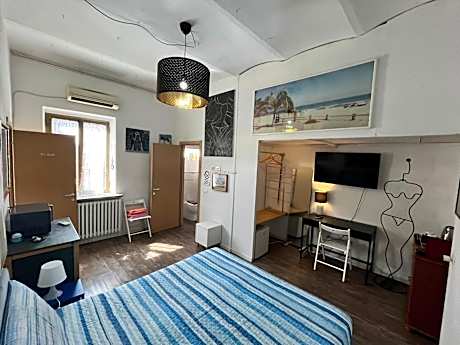 Deluxe King Room with Private Bathroom
