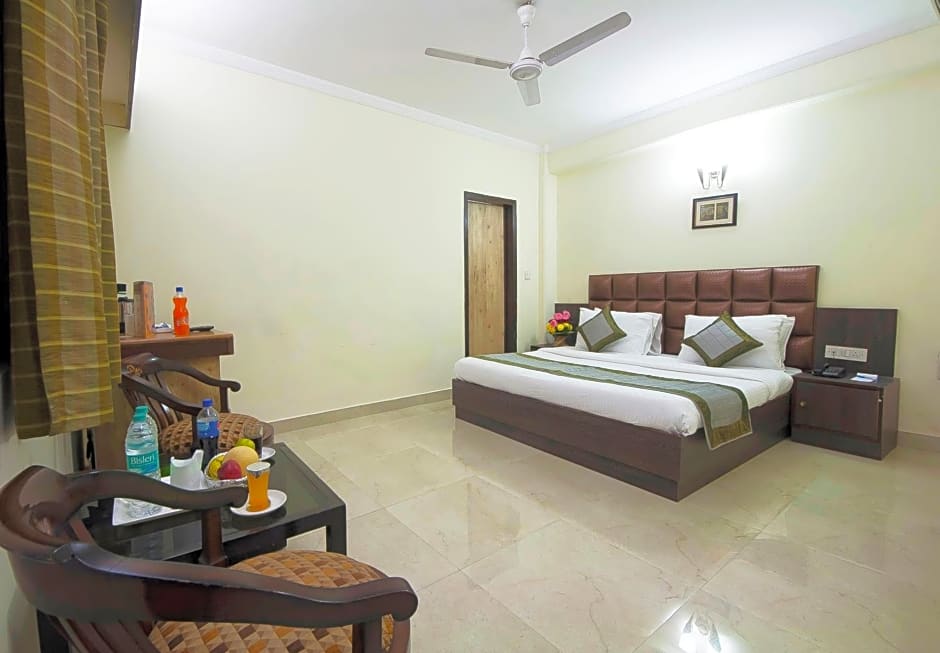 Capital O 2382 Hotel White House Continental