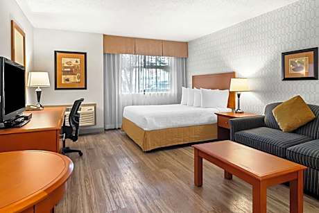 Best Western Plus Langley Inn