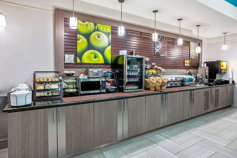 La Quinta Inn & Suites by Wyndham Conroe