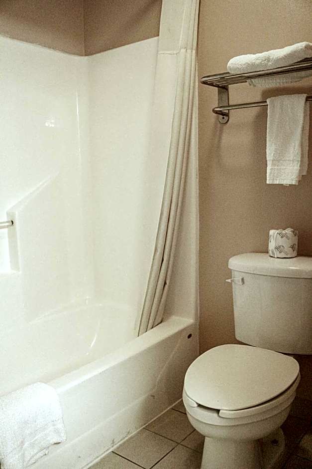 Capital O Fairway Inn - Baytown La Porte TX