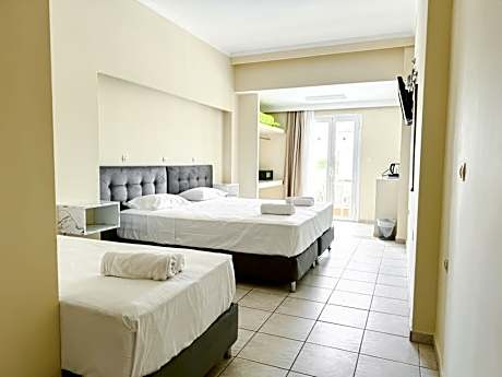 Triple Room with Pool View