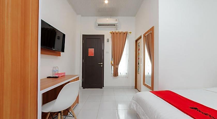 RedDoorz Plus Syariah near Mall Boemi Kedaton Lampung