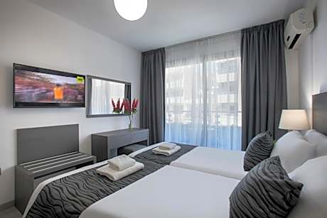 Superior One-Bedroom Apartment