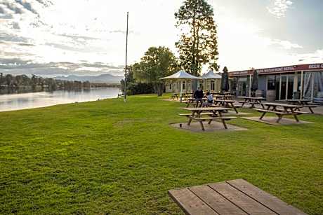 Moruya Waterfront Hotel Motel