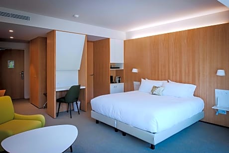 1 King Bed, Non-Smoking, Privilege Room, Espresso Machine, Twin On Request