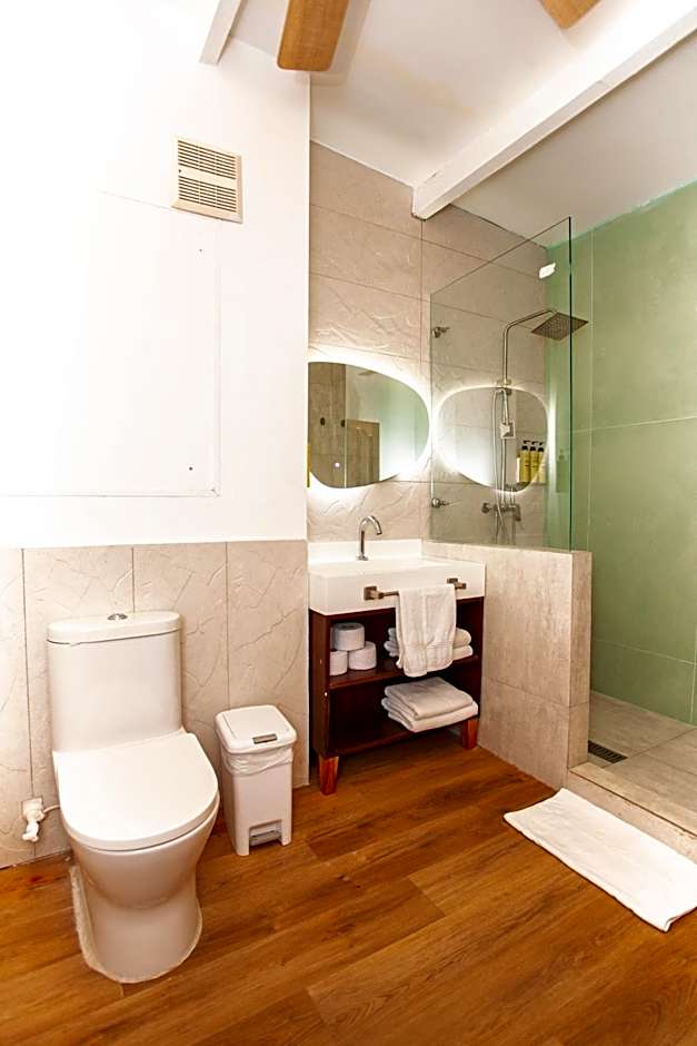 Hotel Cocoplum Beach