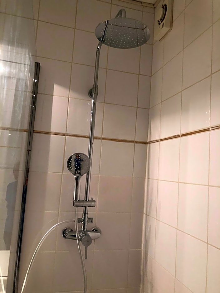 Villa C3 Arthur Rimbaub chambre d¿hôte piscine proche mer plage 600m