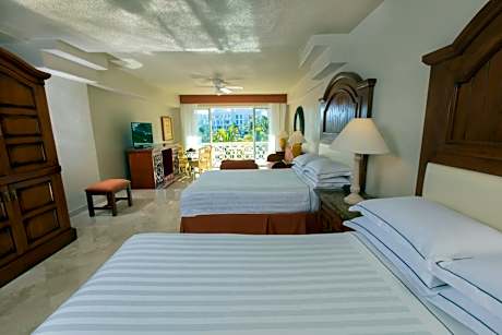 Junior Suite Deluxe (3 Adults + 1 Child)