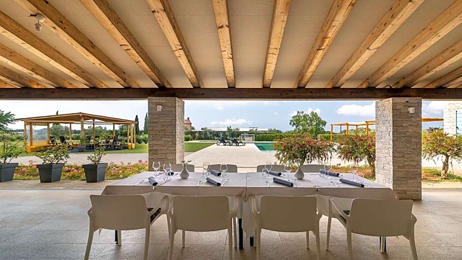 VELANERA Hotel & Restaurant