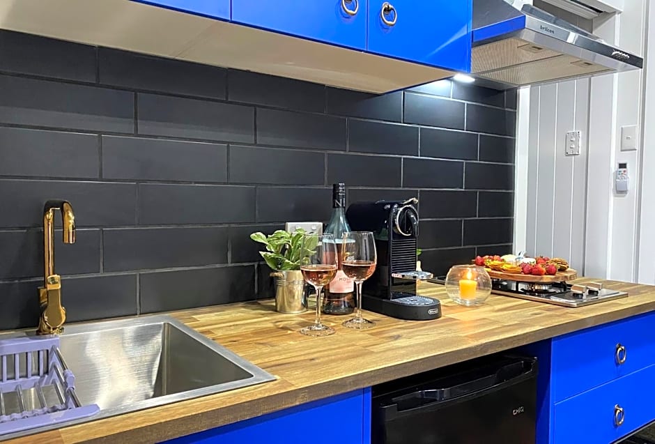 Amethyst - 1 Bed with Hot Tub - Kundalini Lodge