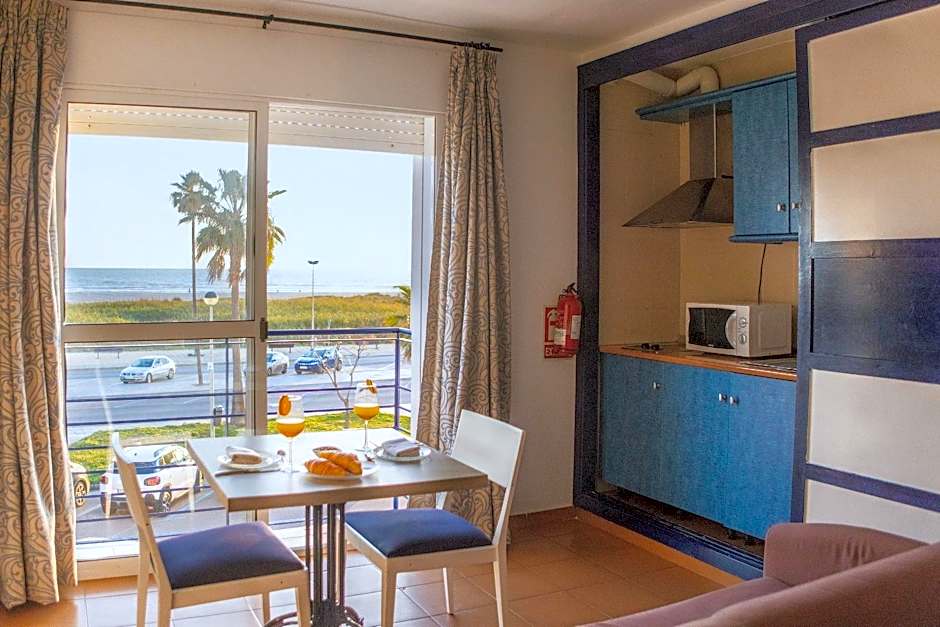 Hotel Playa Conil - Beachfront Studios & Suites