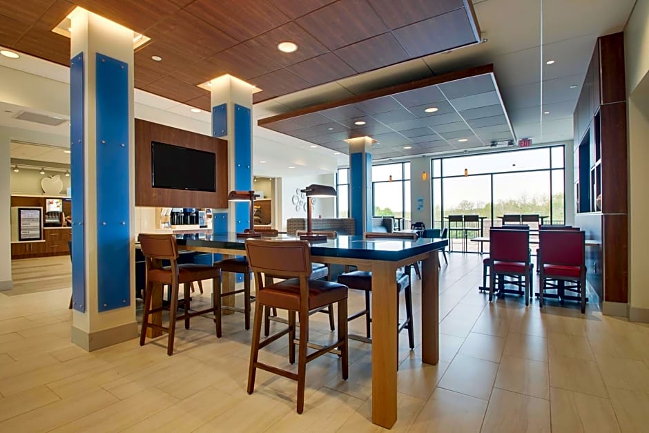 Holiday Inn Express & Suites Elizabethtown North By IHG