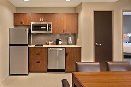 Queen Suite with Two Queen Beds with Sofa Bed and Tub - Disability Access