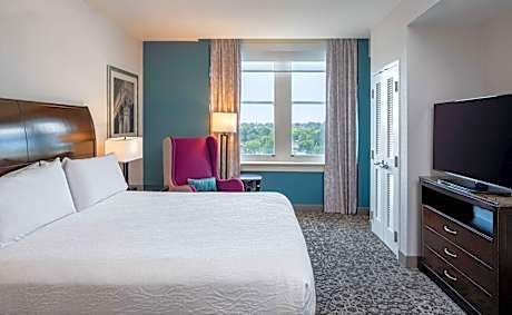 Suite King Size Bed