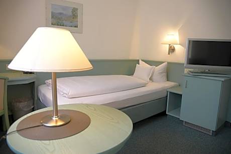 Single Room Facing Courtyard