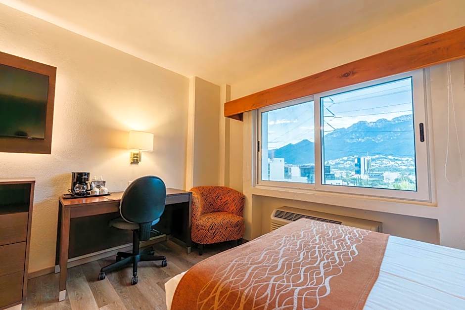 Comfort Inn Monterrey Valle