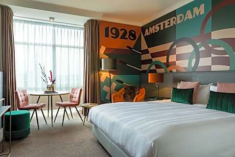 Deluxe King Room with Canal View