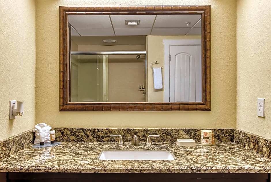 Harbourside Resort, a New Hotel Collection Property