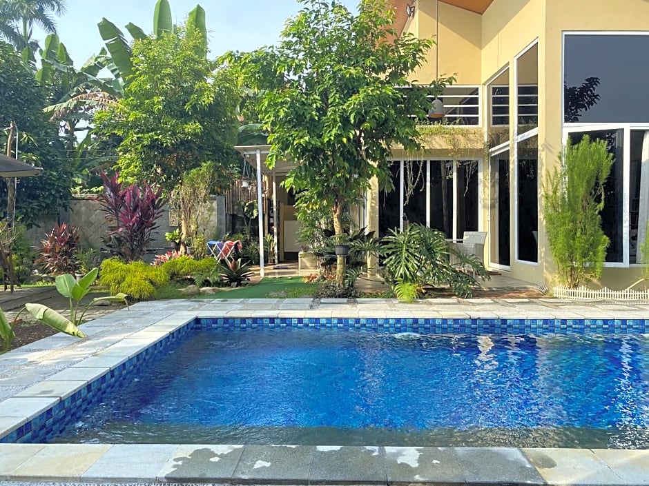Embay House & Private Pool – Bogor, PA
