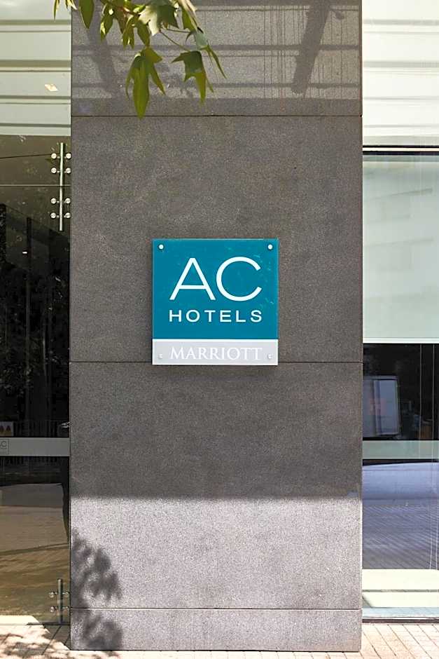 AC Hotel Santiago Cenco Costanera