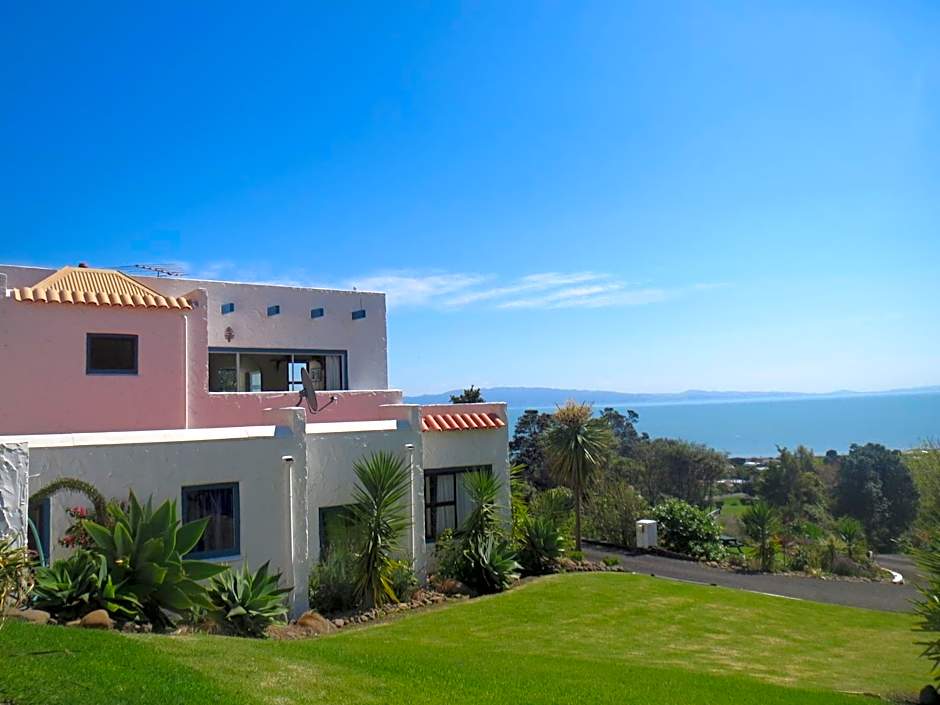 Te Aputa Lodge formerly La Casa Te Puru Lodge