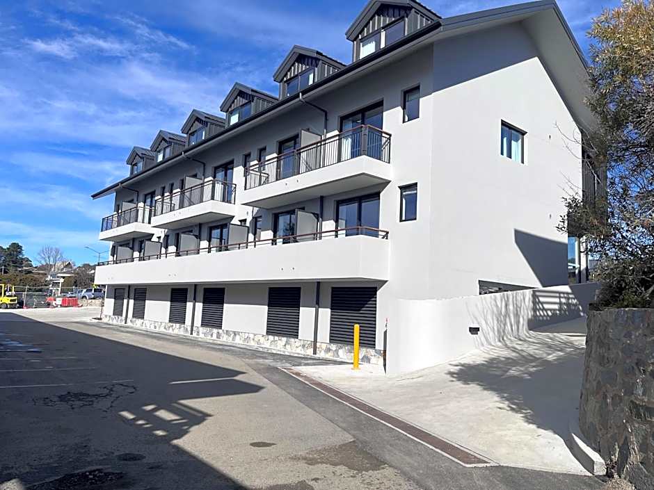 Lake Jindabyne Hotel