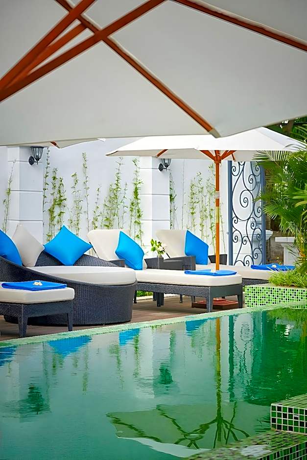 Manoir Des Arts Hotel
