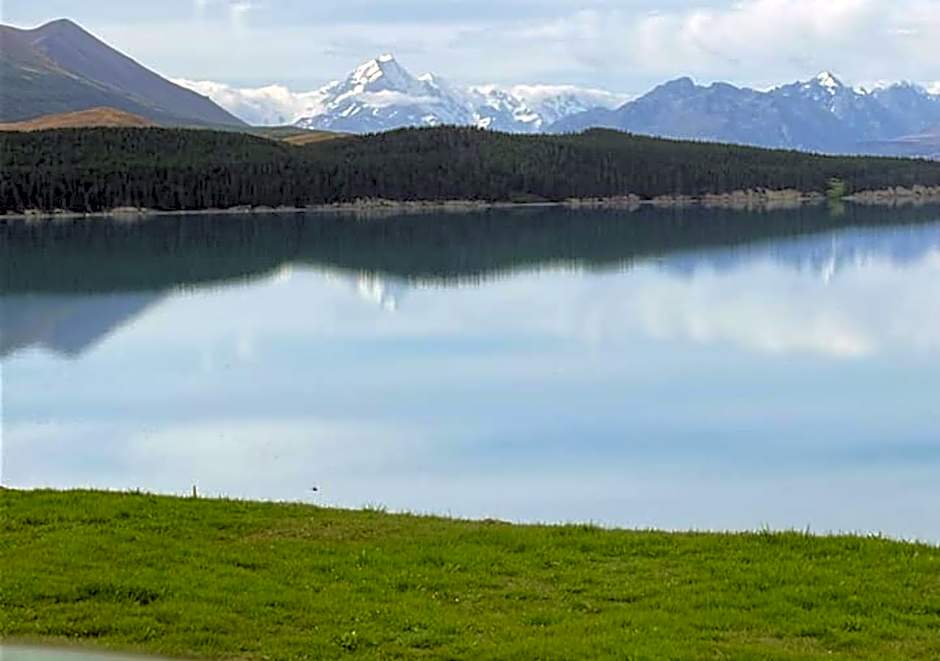 Mt Cook Lakeside Retreat