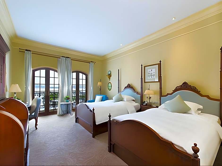 Rocks Hotel