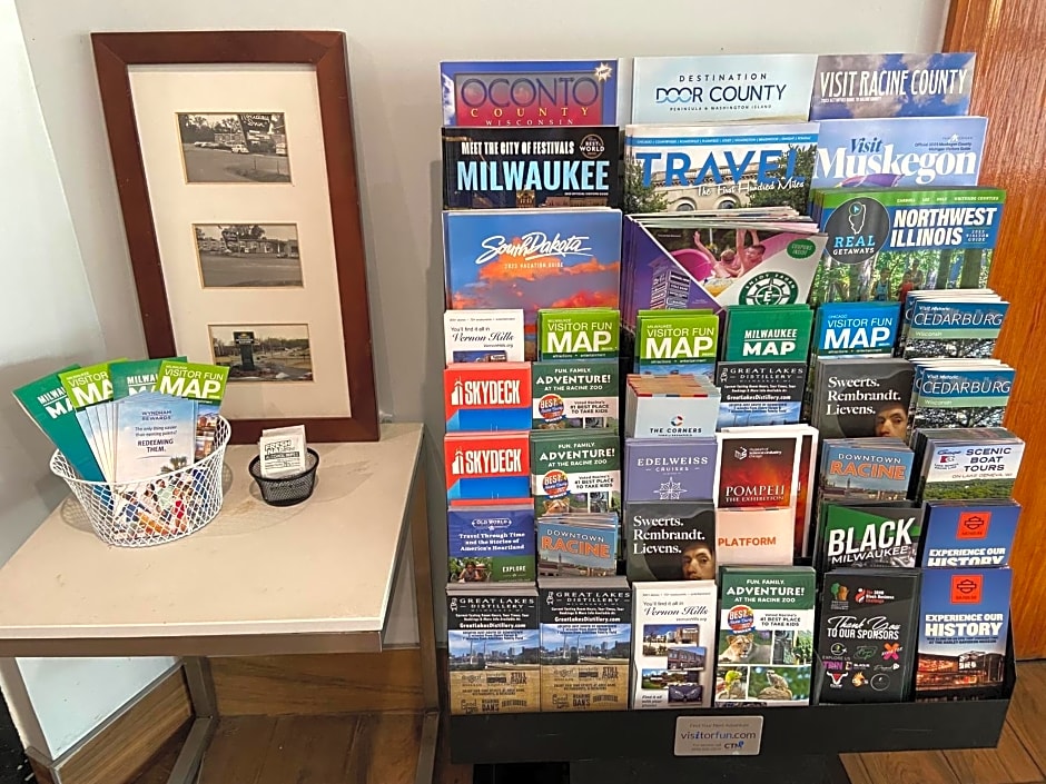 Travelodge by Wyndham Water's Edge Hotel - Racine