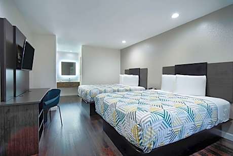 Queen Room with Two Queen Beds - Non-Smoking