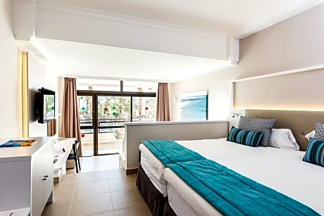 Double Room with Sea View  (2 Adults + 1 Child)