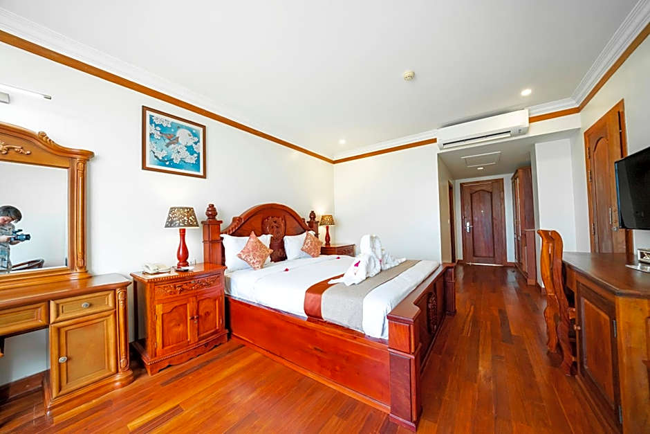 Pursat Riverside Hotel & Spa