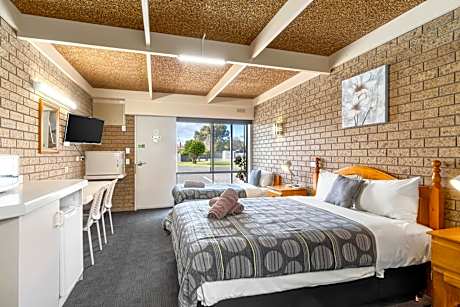 Twin Room with Pool View
