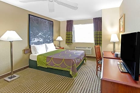 1 King Bed Non-Smoking