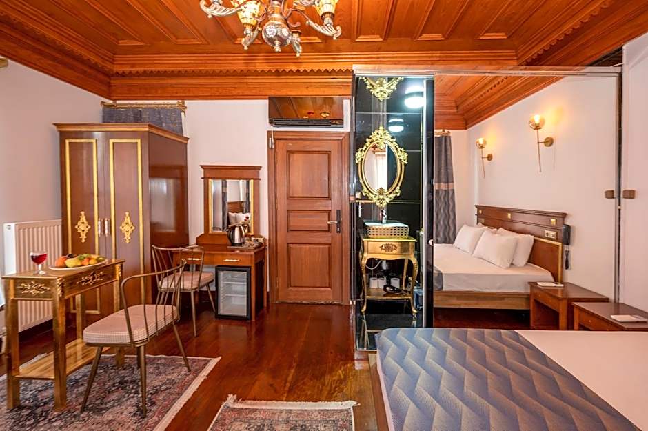 Valeria Antique 1892