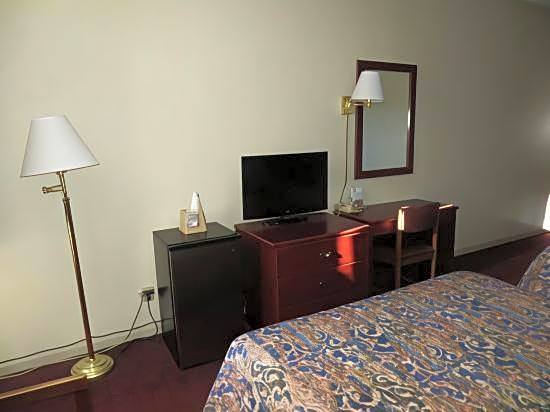 Super 8 by Wyndham Knoxville Downtown Area