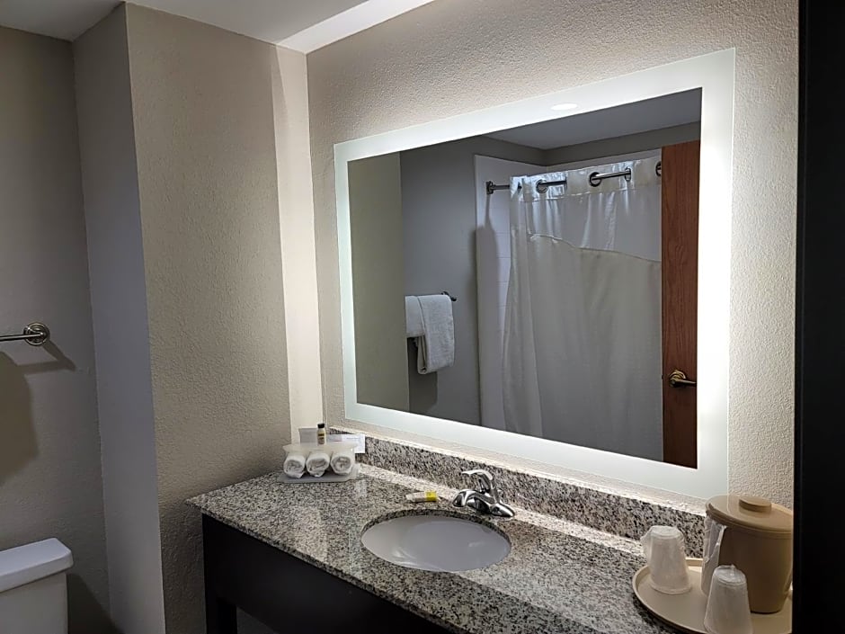 Holiday Inn Express Hotel & Suites - Wilson - Downtown