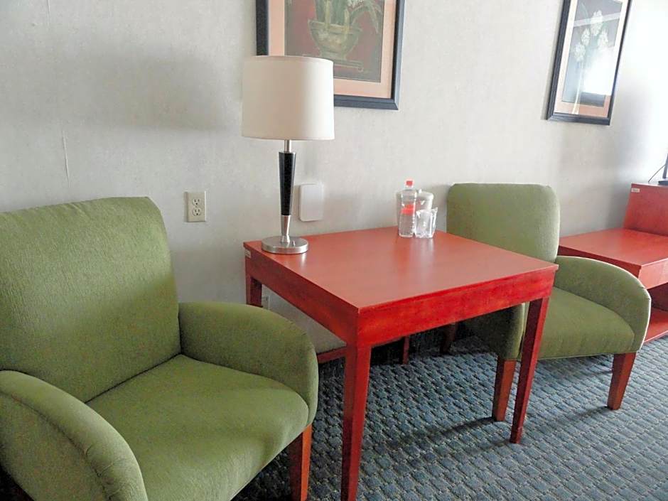 Holiday Inn Express & Suites Toluca Zona Aeropuerto By IHG