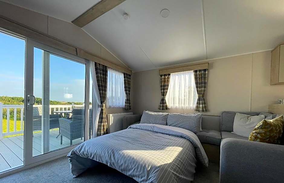 Newperran 102 - 2 Bedroom Country & Valley View Caravan