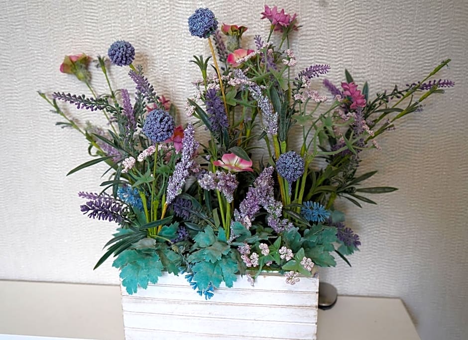 Hollicarrs - Lilypad Lodge