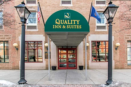 Clarion Hotel & Suites University-Shippensburg